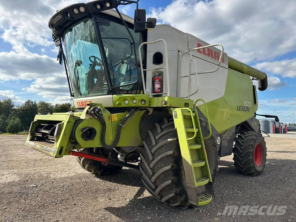 CLAAS Lexion 670 Moissonneuse batteuse