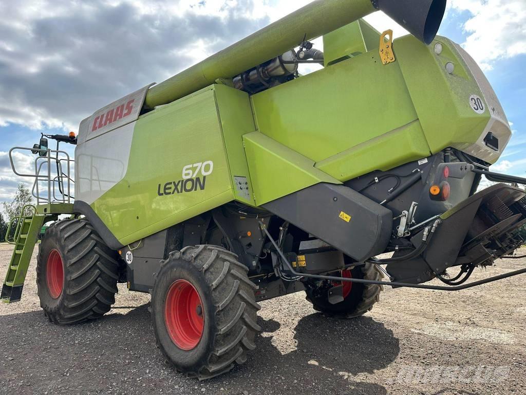 CLAAS Lexion 670 Moissonneuse batteuse