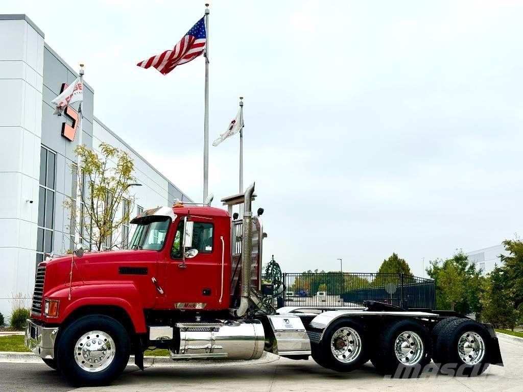Mack CHU 613 Tracteur routier