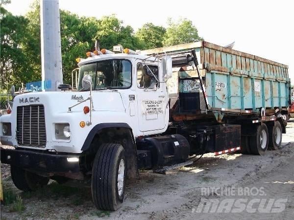 Mack RD 686 S Camion poubelle