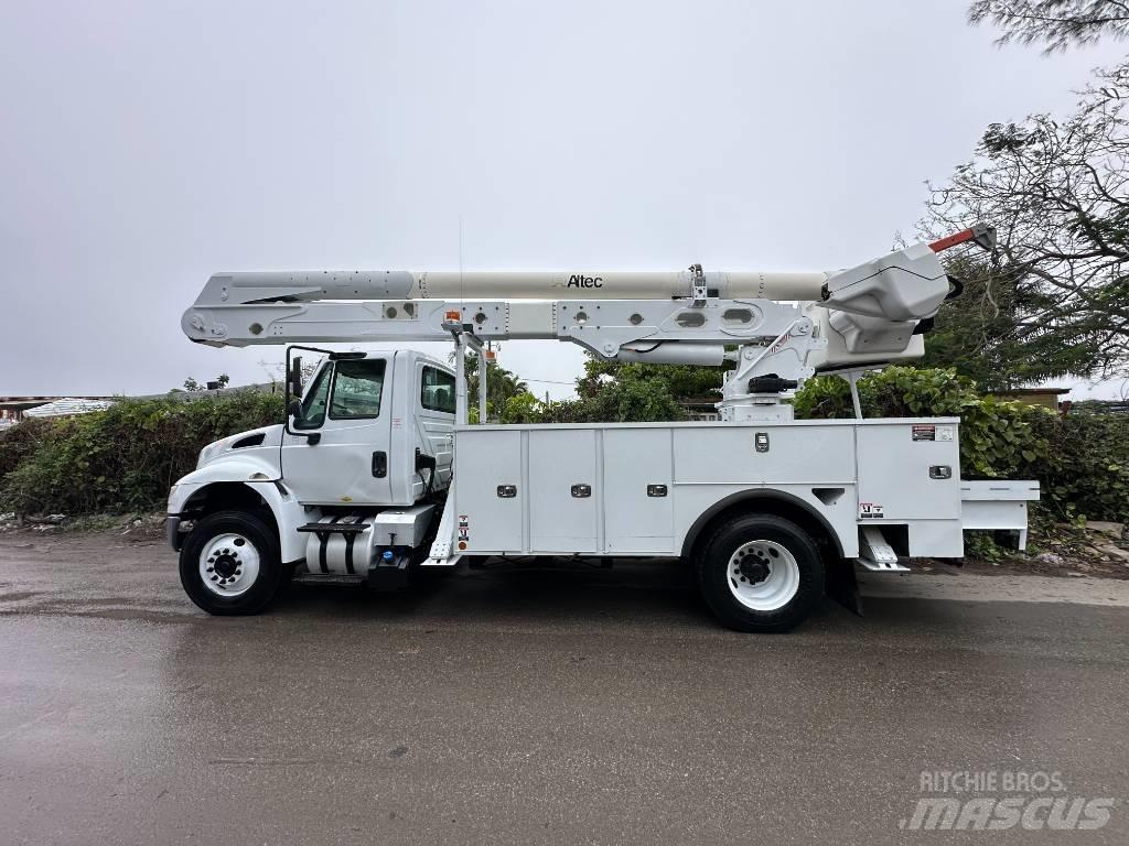 International 4300 Camion nacelle