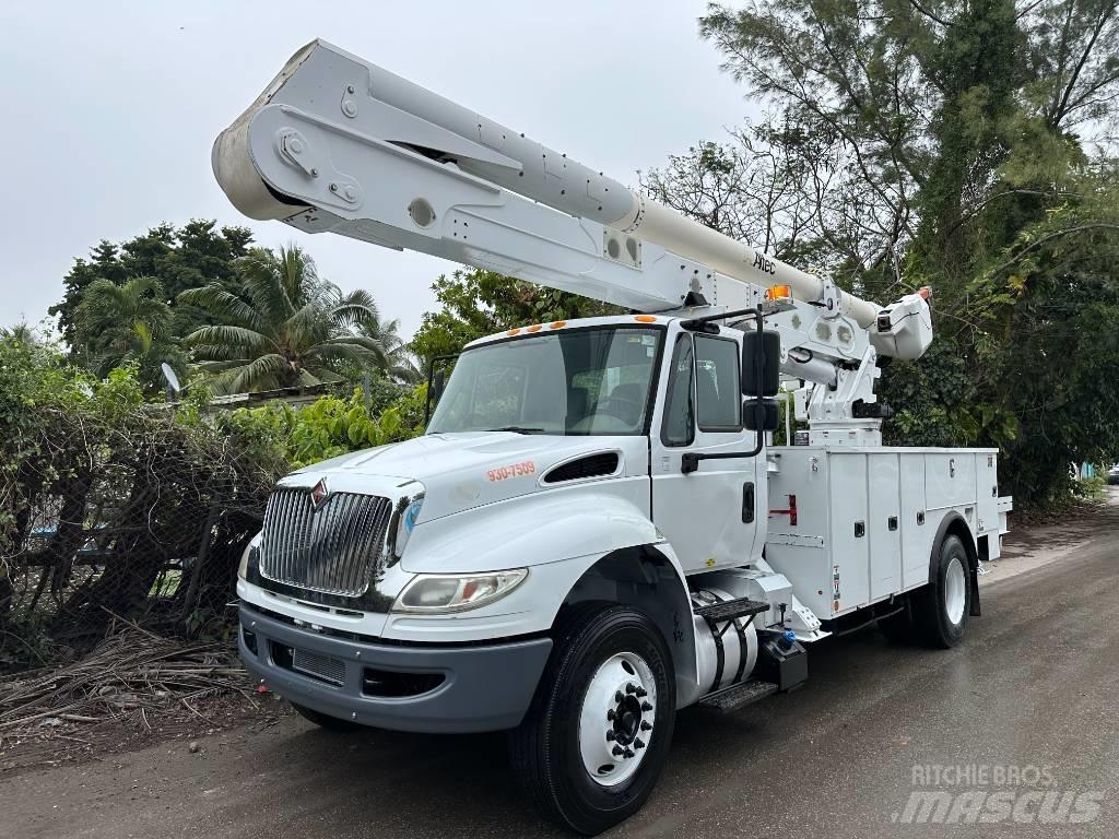 International 4300 Camion nacelle