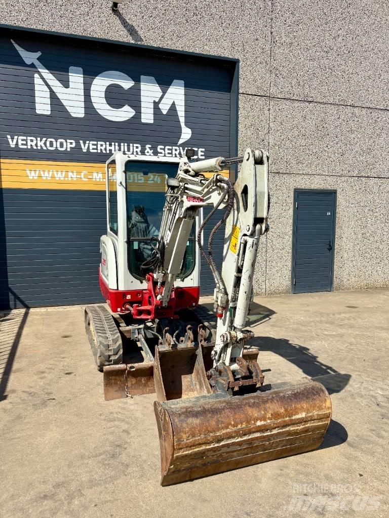Takeuchi TB 225 Mini pelle < 7t