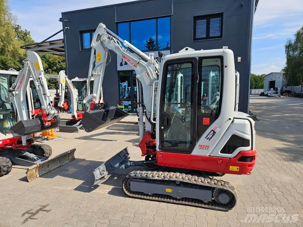 Takeuchi TB225 V0 Mini pelle < 7t
