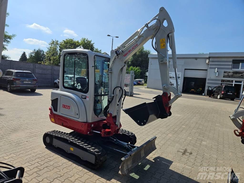Takeuchi TB225 V0 Mini pelle < 7t