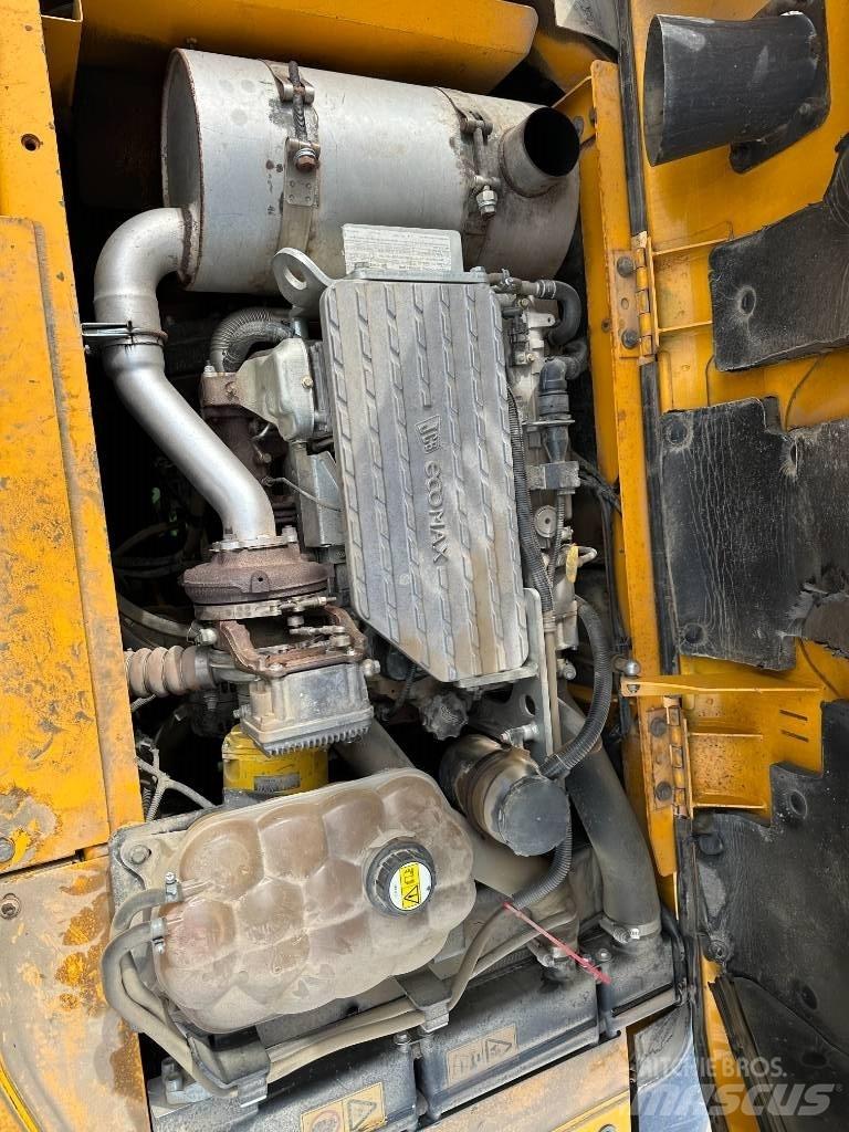 JCB JS 130 LC Pelle sur chenilles