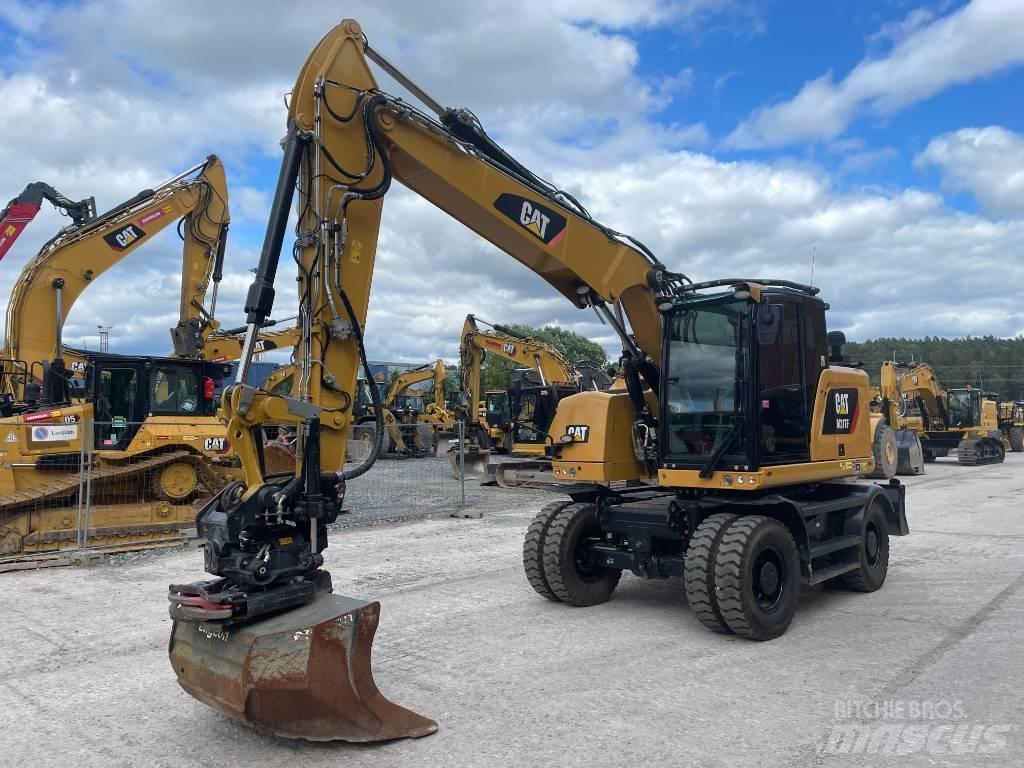CAT M317F Pelle sur pneus