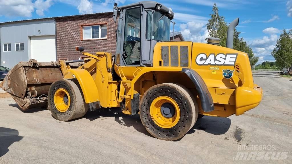 CASE 721 F Chargeuse sur pneus