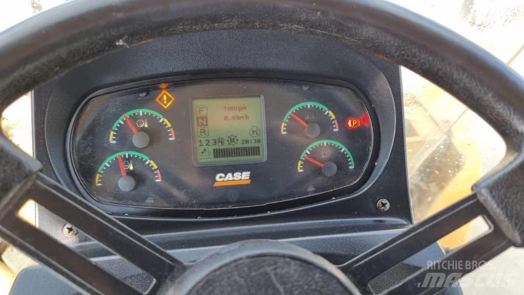 CASE 721 F Chargeuse sur pneus