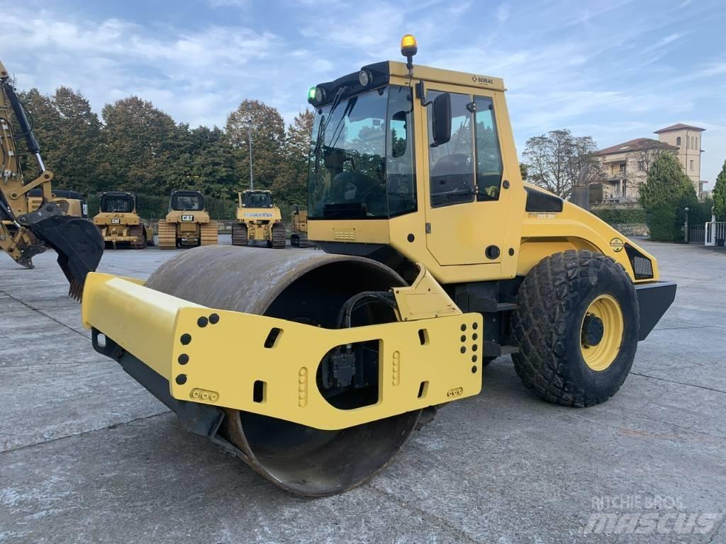 Bomag BW 213 D H-4 Rouleaux monocylindre