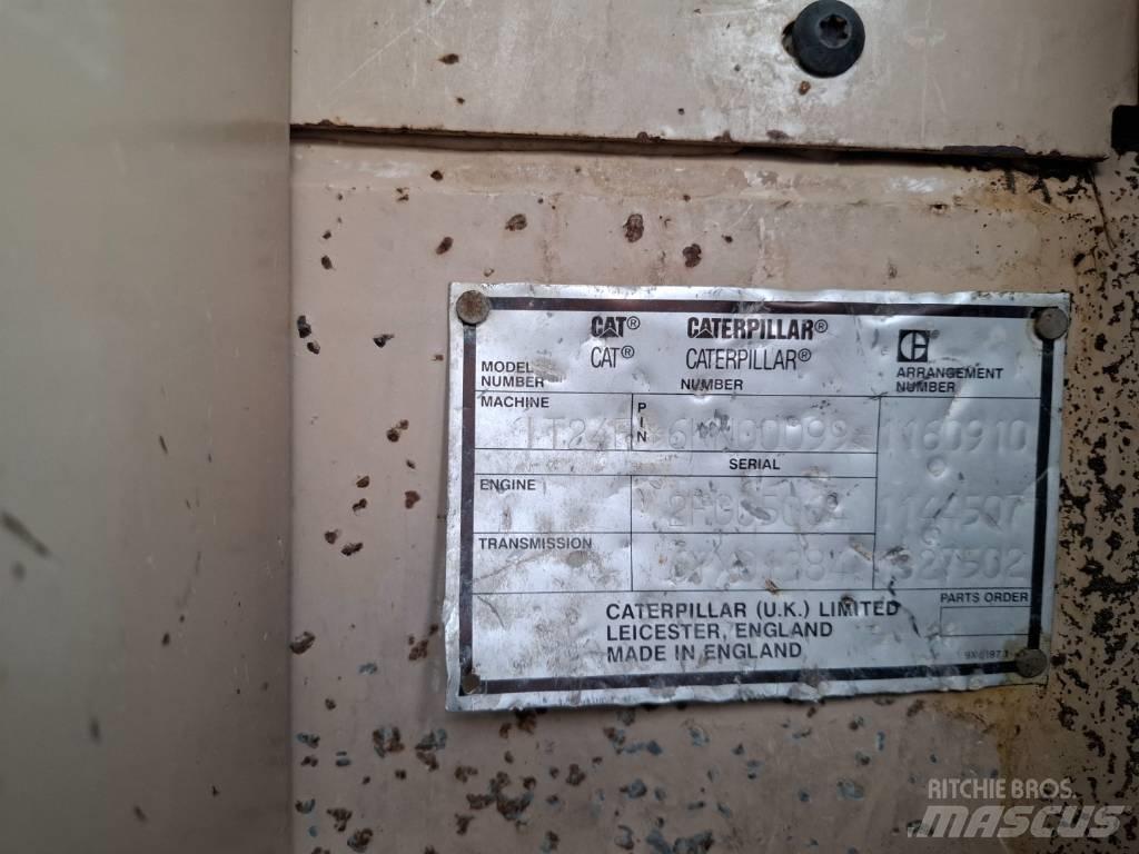 CAT IT 24 F Chargeuse sur pneus