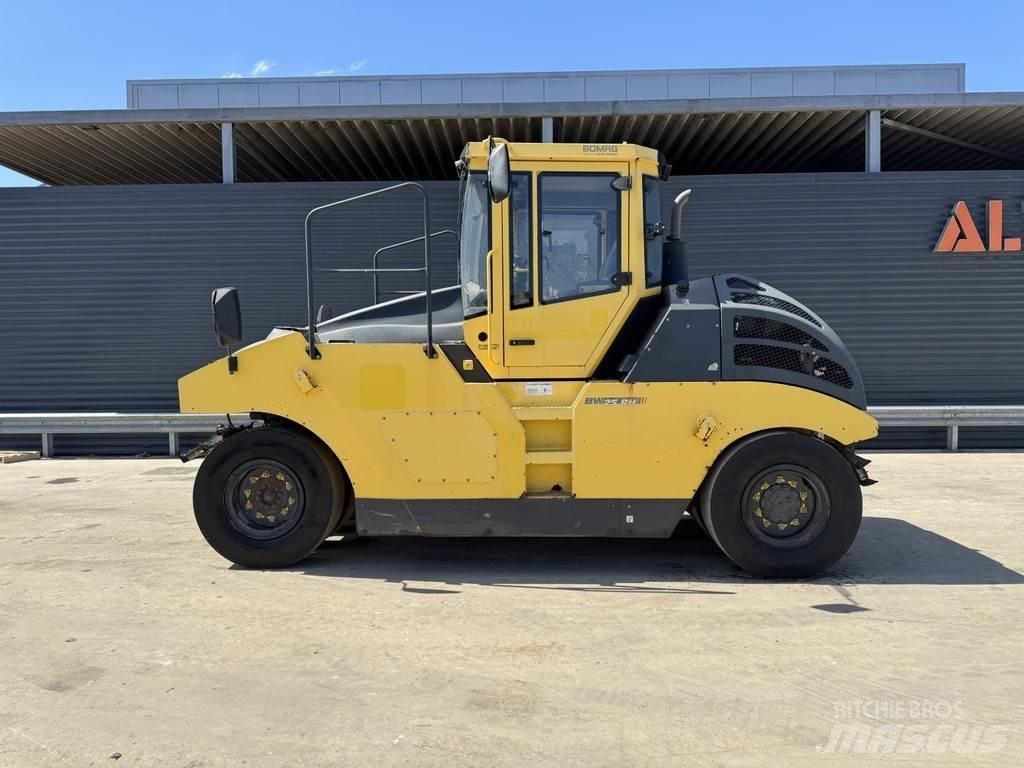 Bomag BW 25 RH Rouleaux à pneumatiques