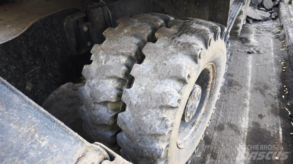 CAT 313 D Pelle sur pneus
