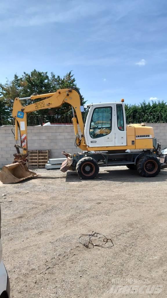 Liebherr A 311 Pelle sur pneus