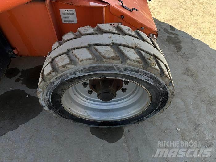 JLG E450AJ Autre nacelle élévatrice
