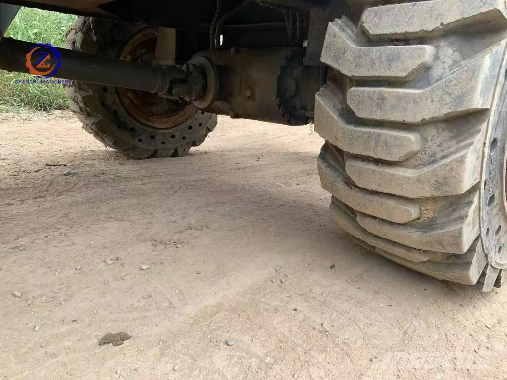 Hyundai 60 W Pelle sur pneus