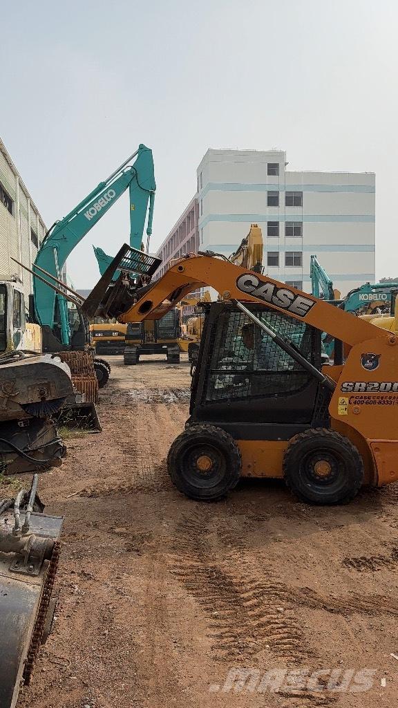 CASE SR200 Chargeuse compacte