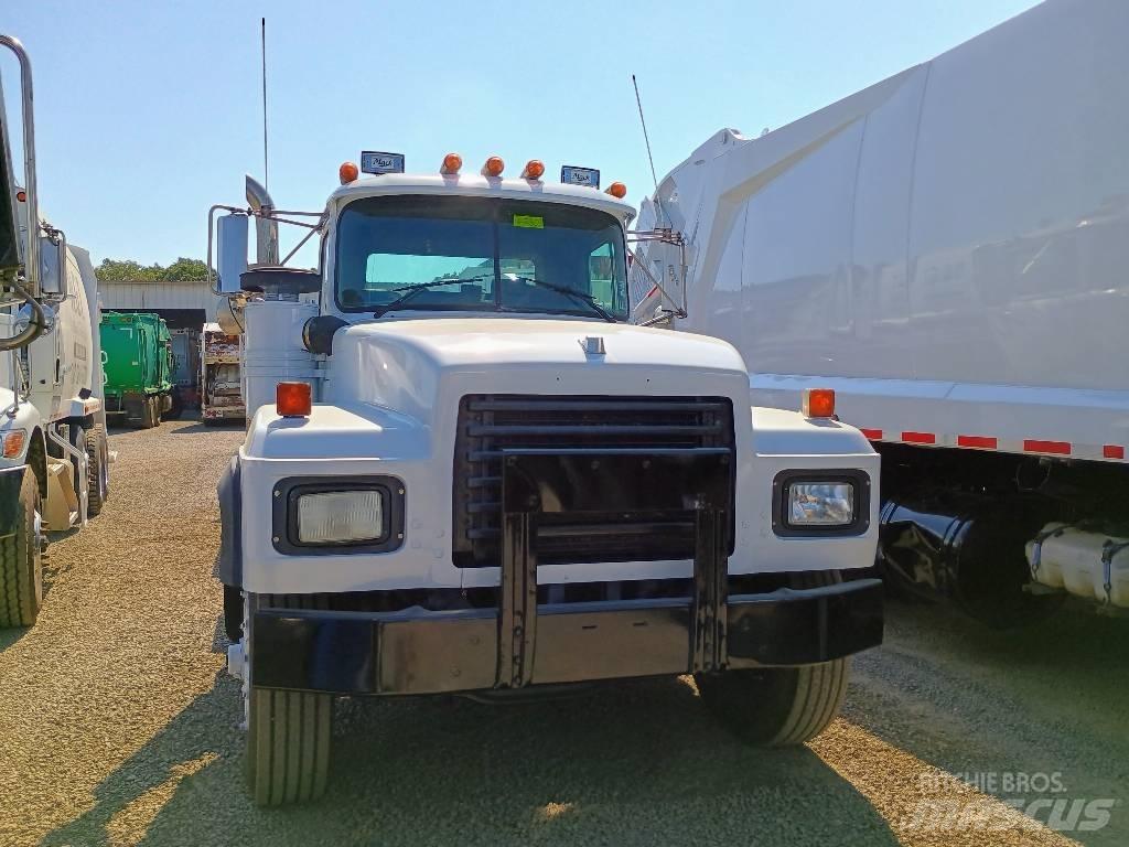 Mack RD 688 S Camion poubelle