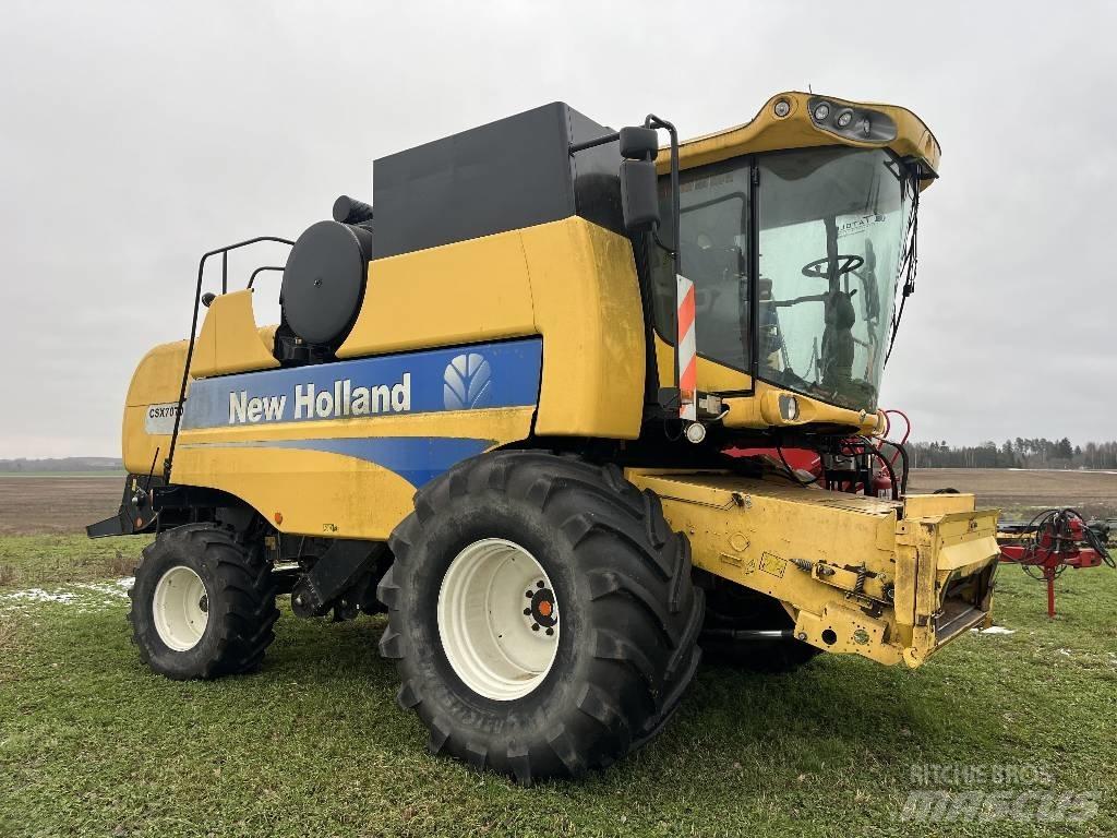 New Holland CSX 7070 Moissonneuse batteuse