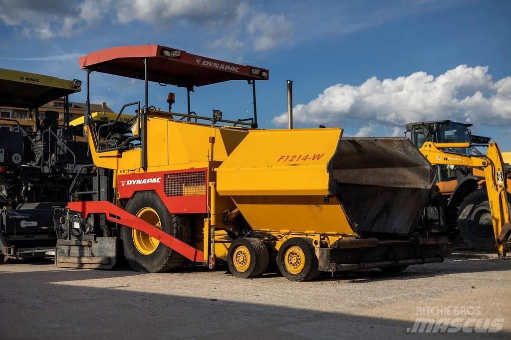 Dynapac F121-4W Finisseur