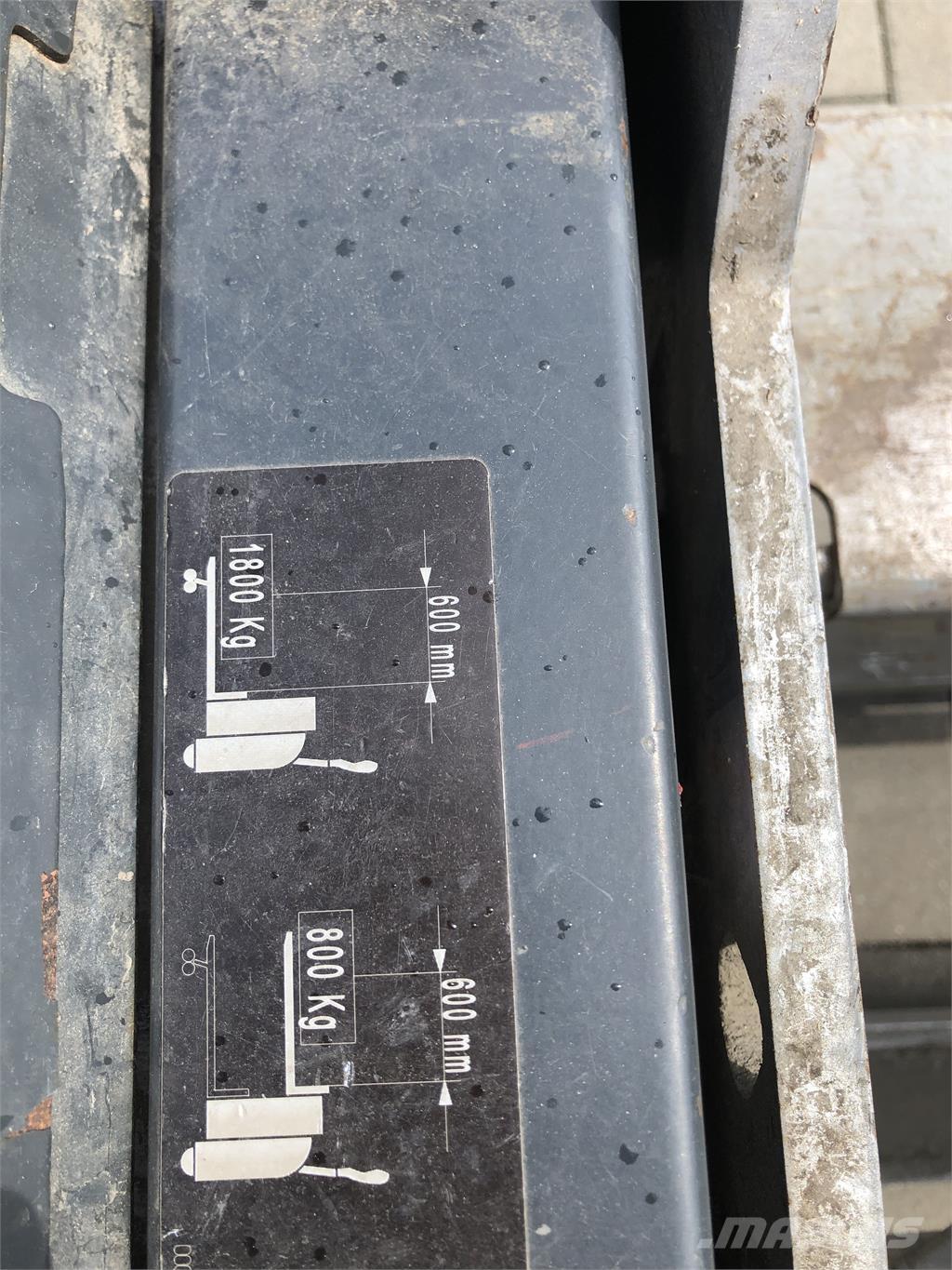 Still EXU-H 18 Gerbeur accompagnant