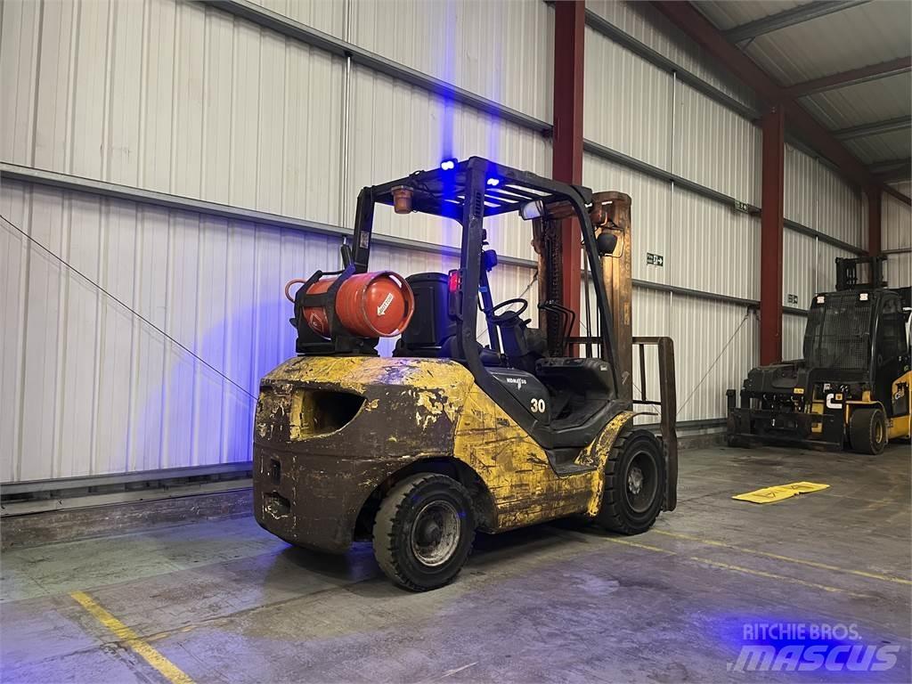 Komatsu FG30T-17 Chariots GPL