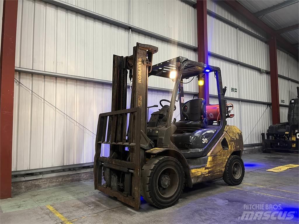 Komatsu FG30T-17 Chariots GPL