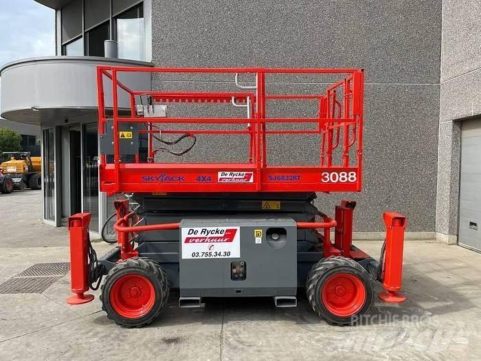 SkyJack SJ6832RT Nacelle ciseaux