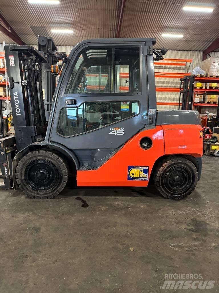 Toyota truck 8FD40N Chariots diesel