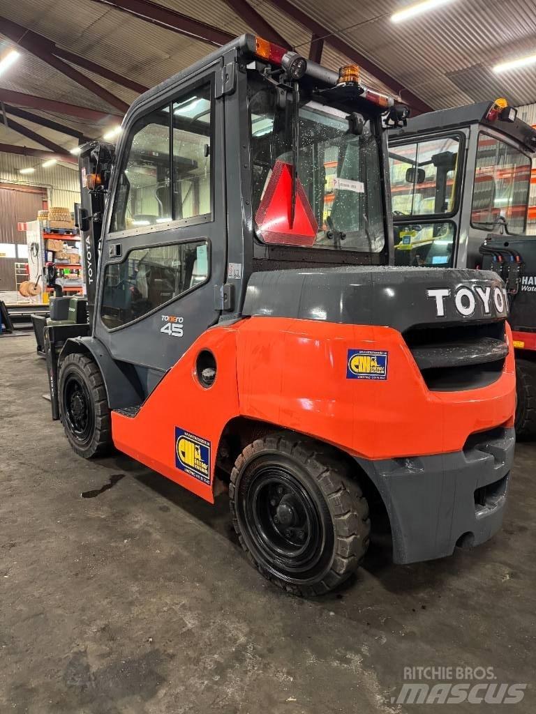 Toyota truck 8FD40N Chariots diesel