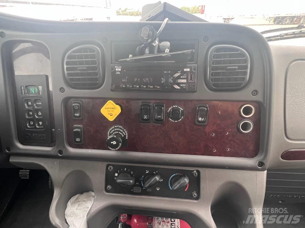 Freightliner M 106 Camion Fourgon