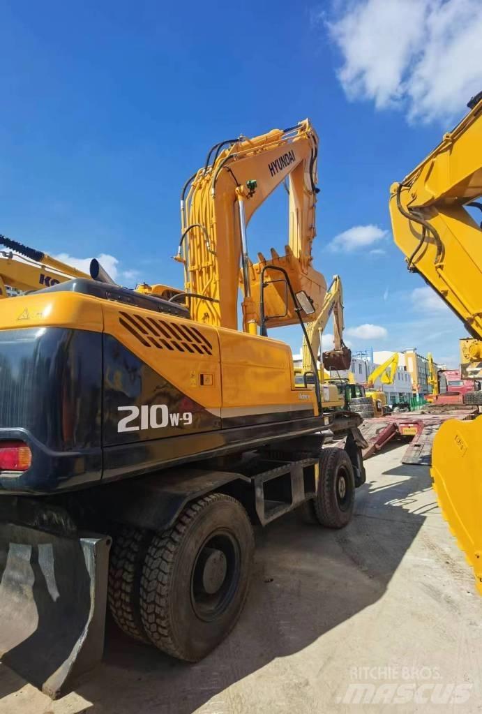 Hyundai R210W-9 Pelle sur pneus