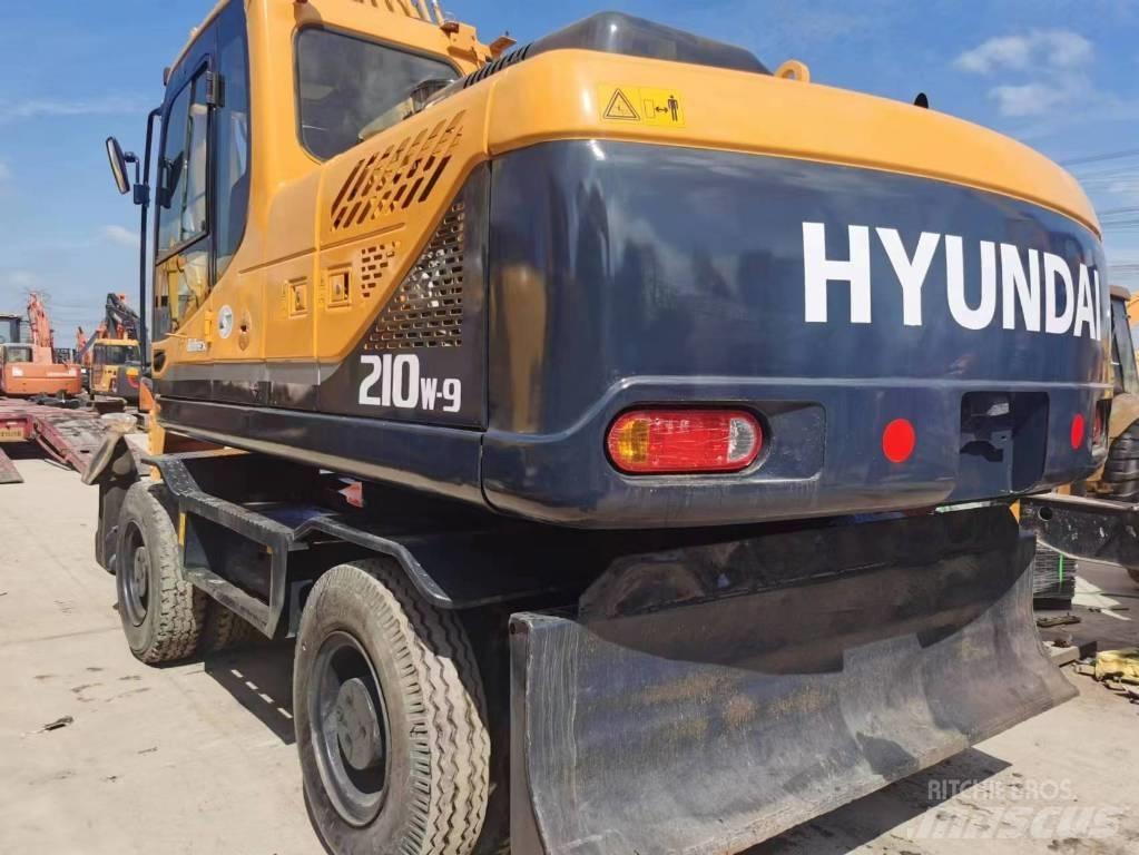 Hyundai R210W-9 Pelle sur pneus