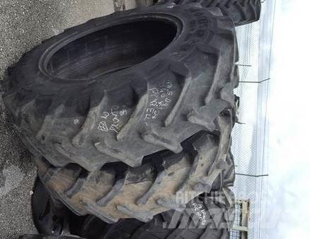  Pneus 13.6R28 Pneus, roues et jantes
