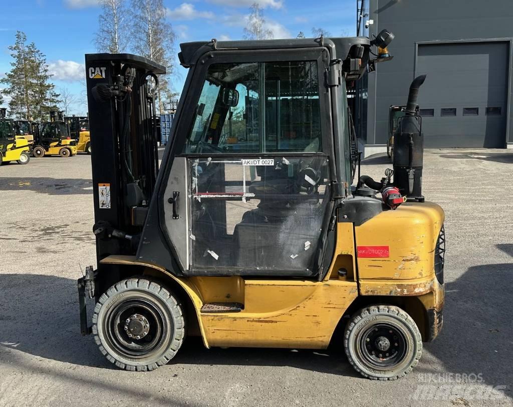 CAT DP 25 K Chariots diesel