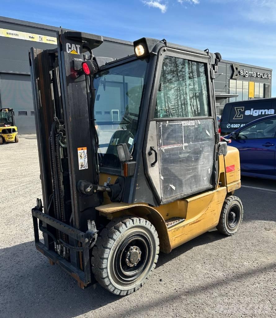CAT DP 25 K Chariots diesel