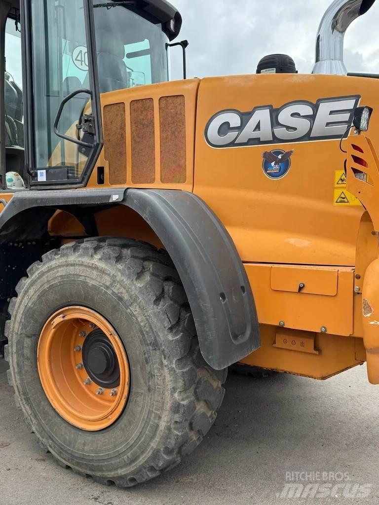 CASE 721F Chargeuse sur pneus