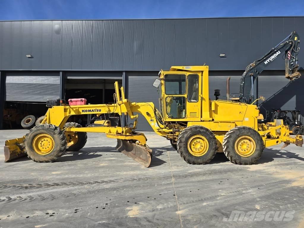 Komatsu GD521A-1 Niveleuse