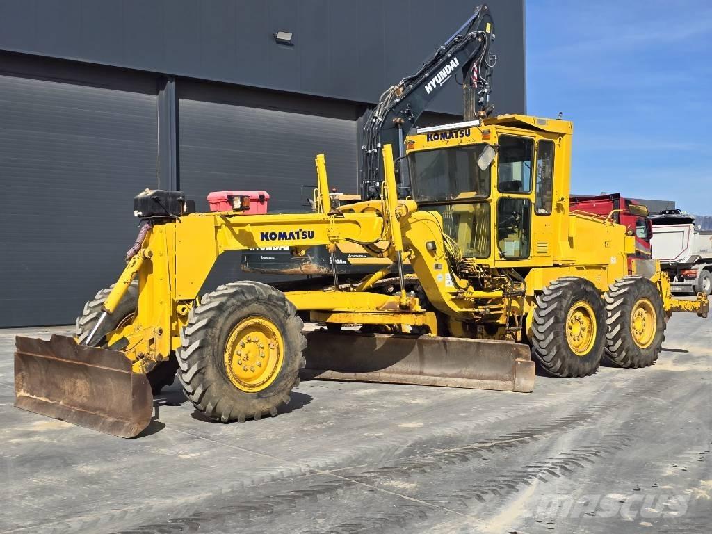 Komatsu GD521A-1 Niveleuse