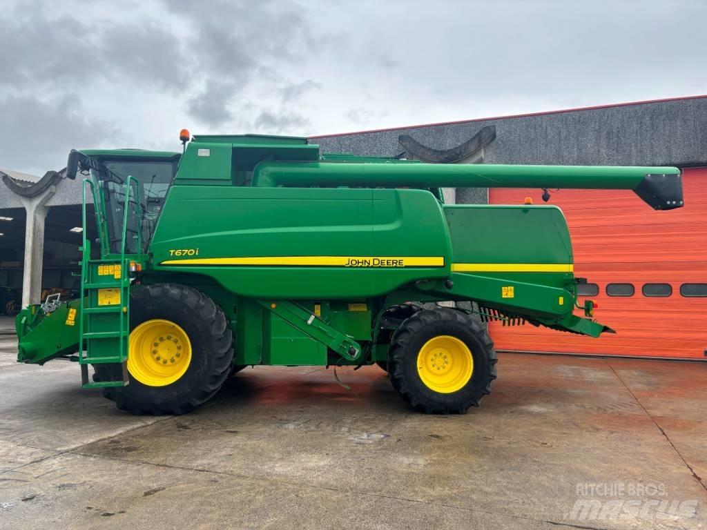 John Deere T 670 i Moissonneuse batteuse