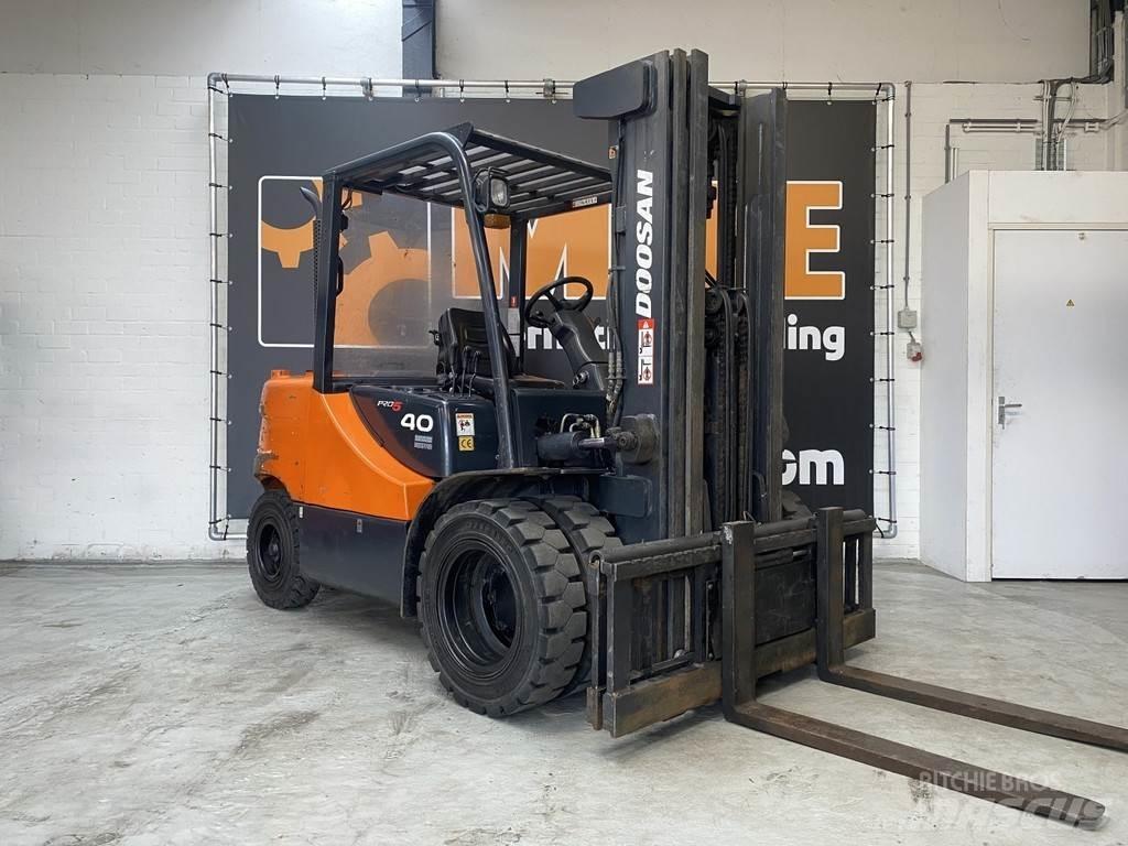 Doosan D40SC-5 Chariots diesel