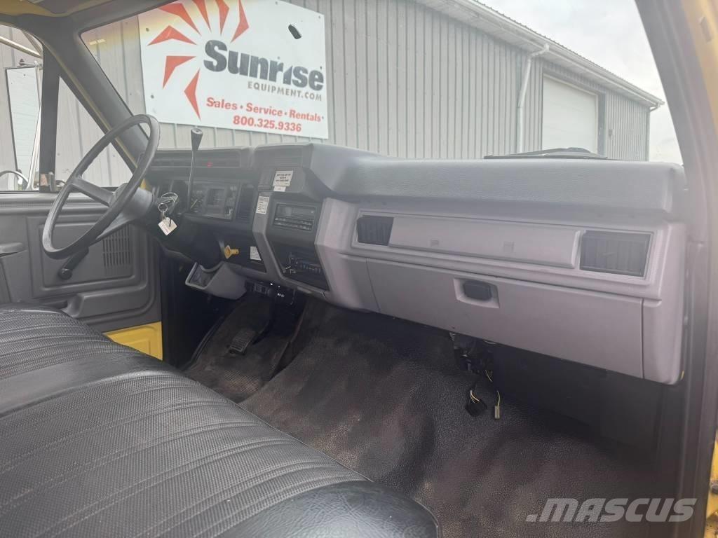 Ford F 700 Camion plateau