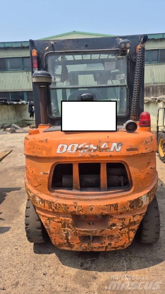 Doosan D 35 C-5 Chariots élévateurs électriques