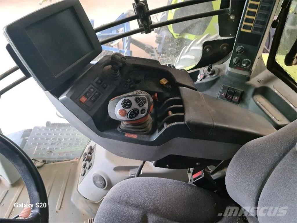 CLAAS Axion 810 Tracteur