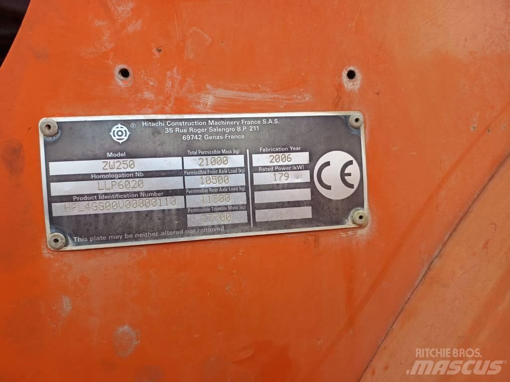 Hitachi ZW 250 Chargeuse sur pneus