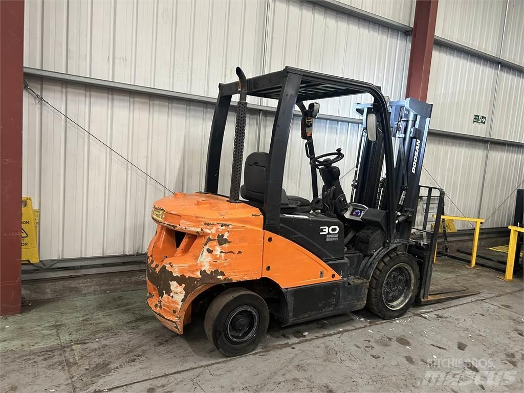 Doosan D30S-5 Chariots diesel