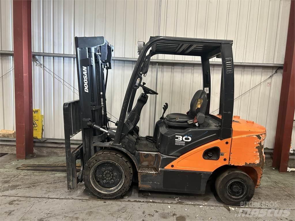 Doosan D30S-5 Chariots diesel