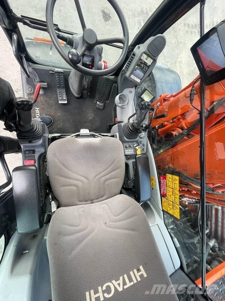 Hitachi 140W Pelle sur pneus