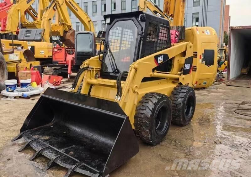 CAT 246D Chargeuse compacte
