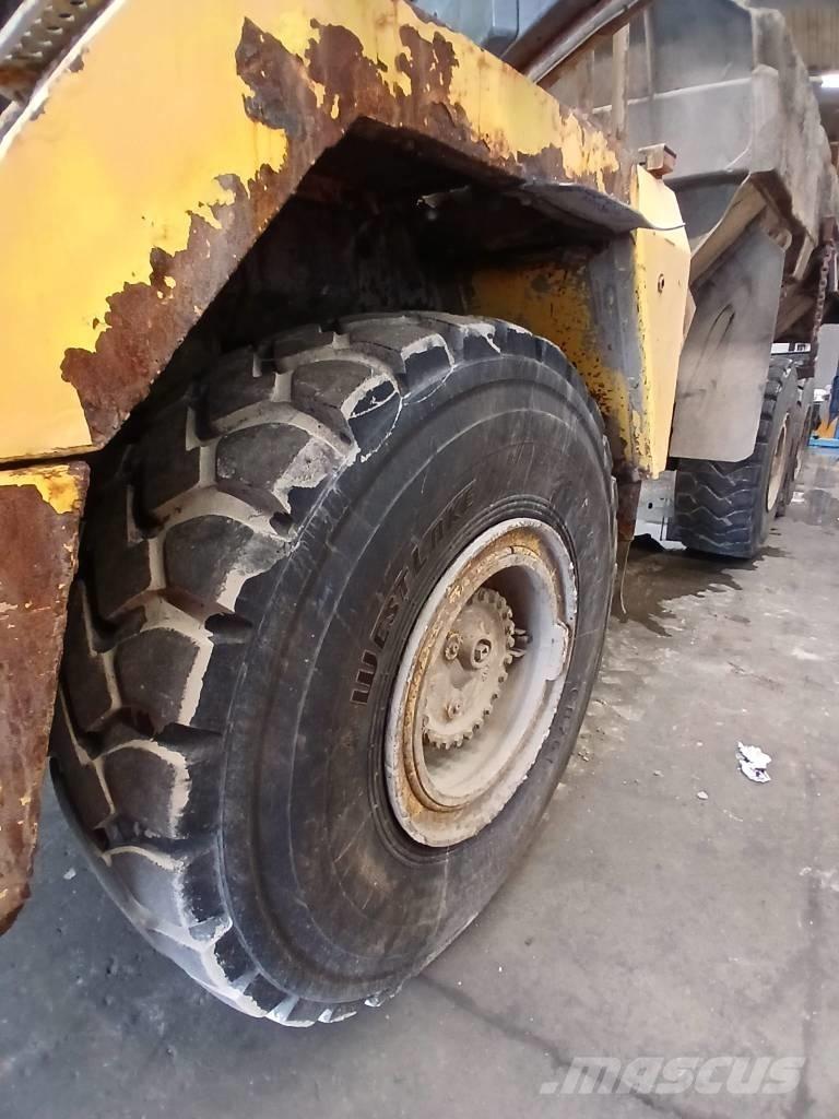 Komatsu HM 300-2 Tombereau articulé